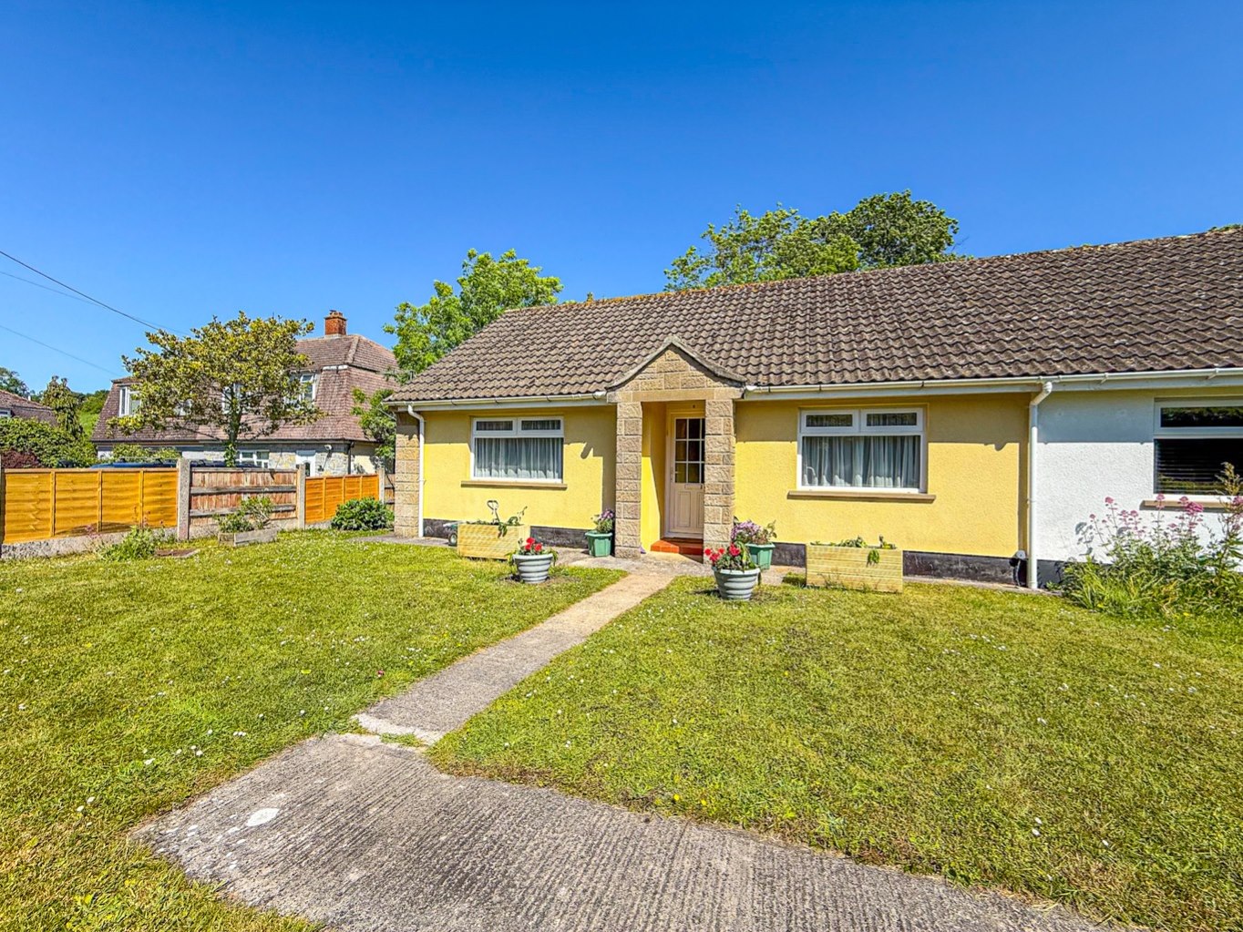 2 bedroom Detached bungalow Under Offer