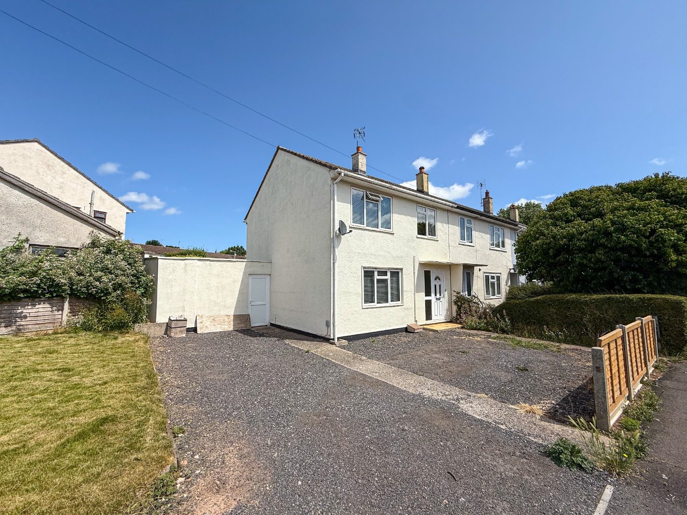 3 bedroom Semi-detached house Let