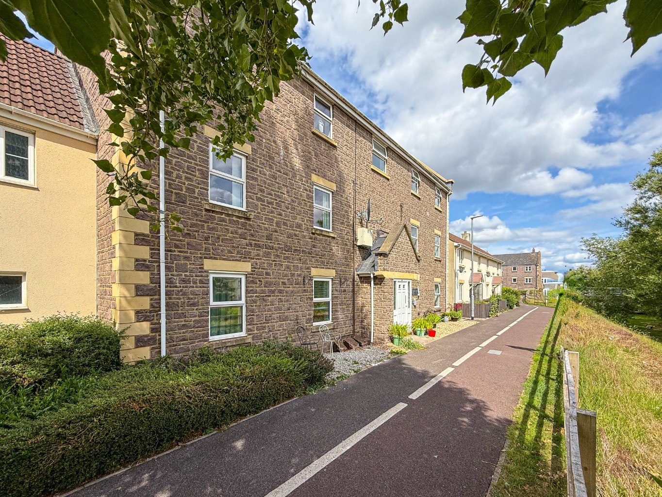 2 bedroom Apartment Let
