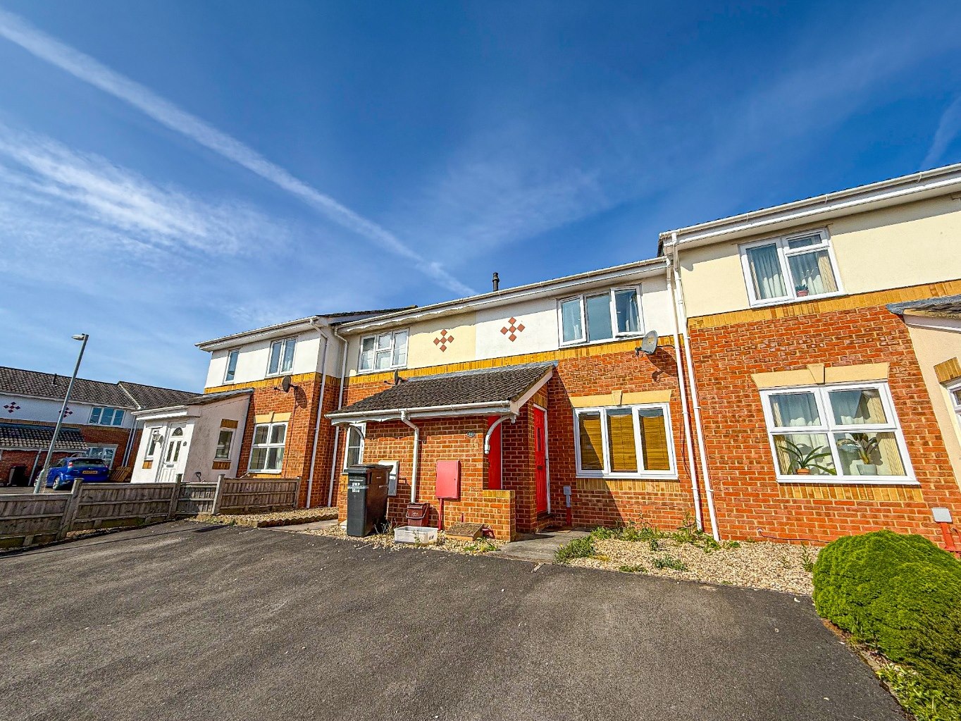 2 bedroom House (unspecified) Under Offer