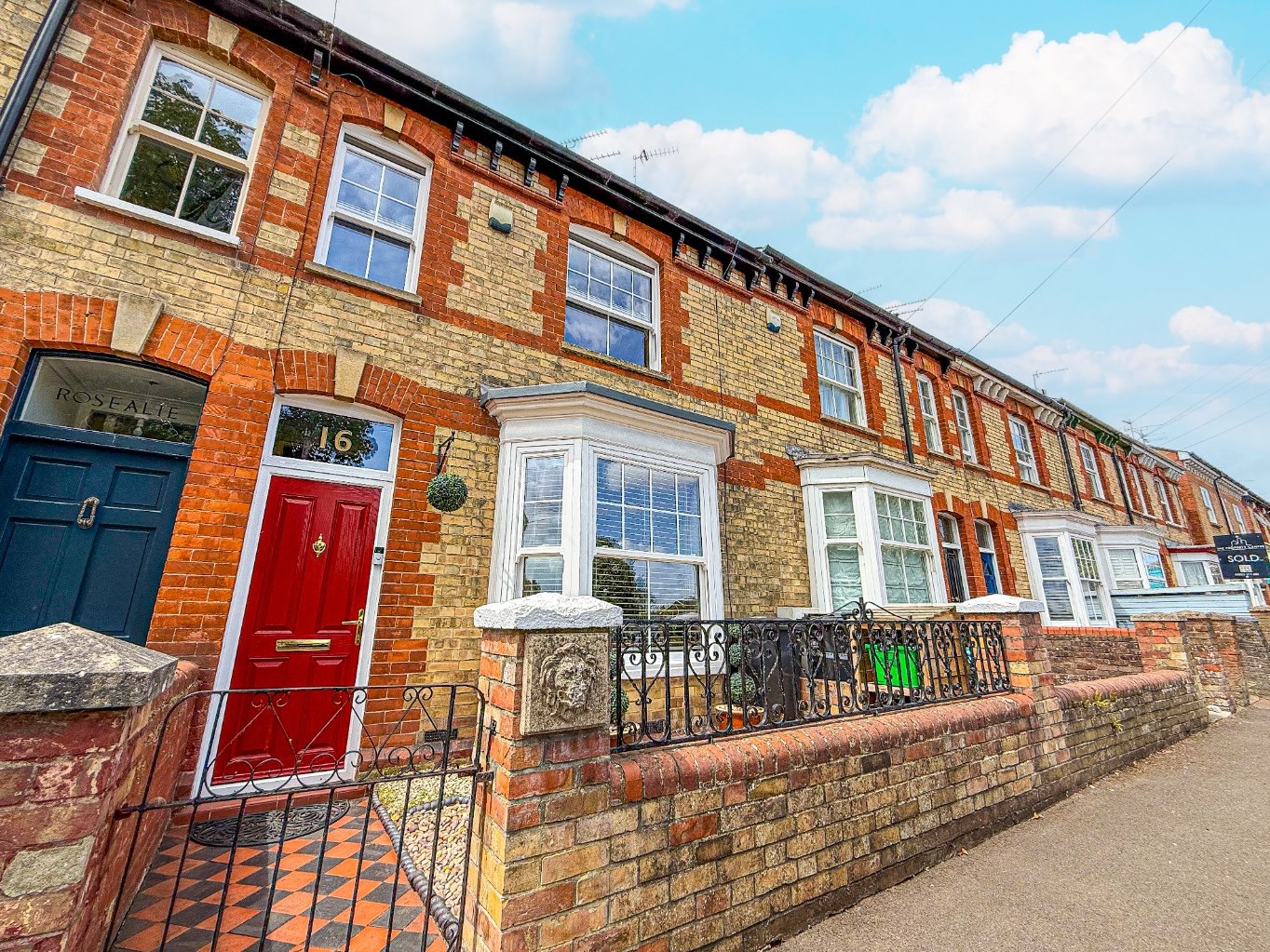 3 bedroom House (unspecified) Under Offer