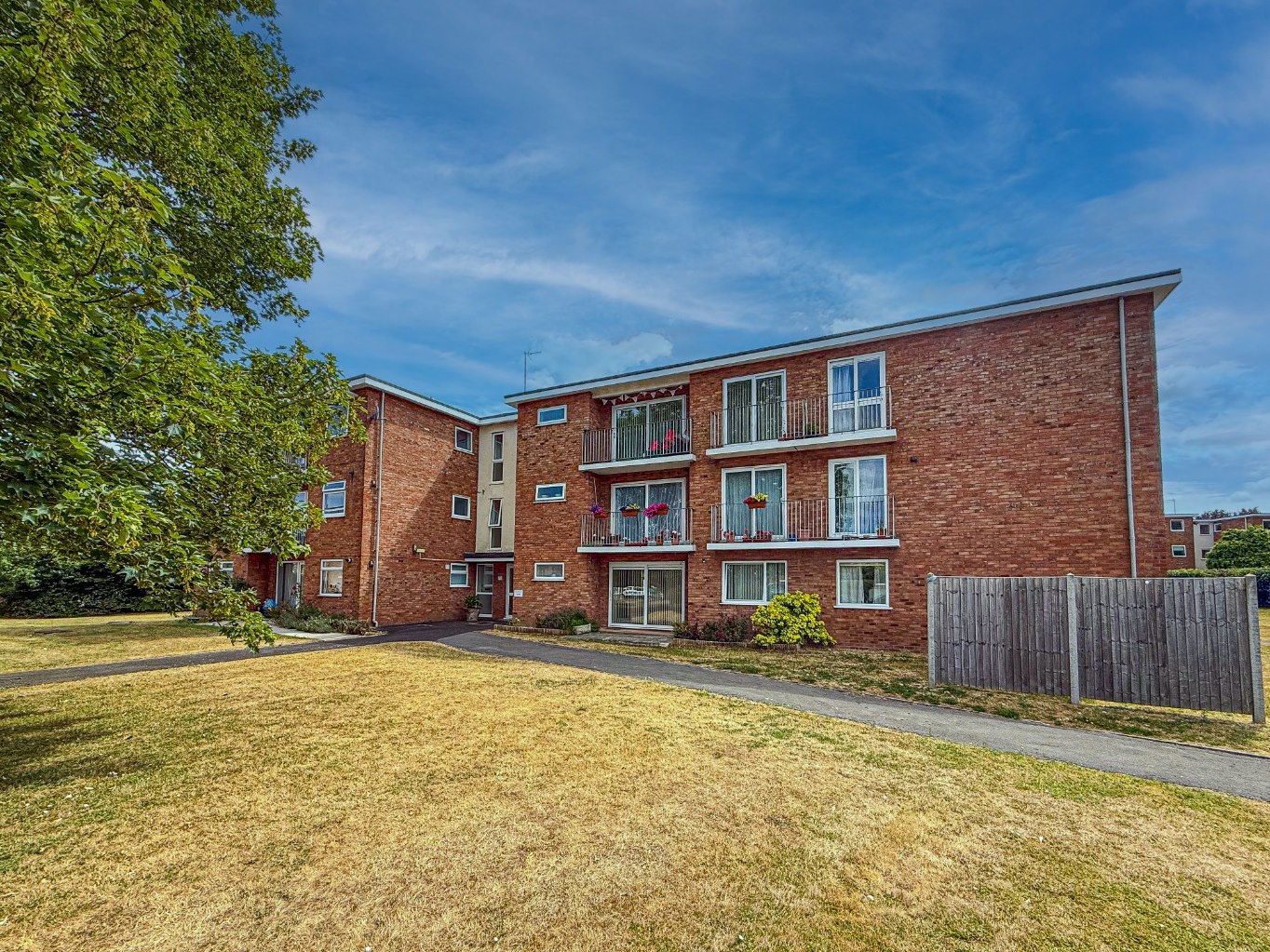 2 bedroom Apartment Let