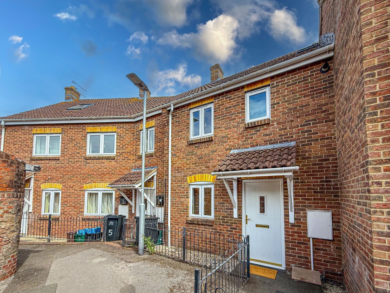2 bedroom Mews house Let