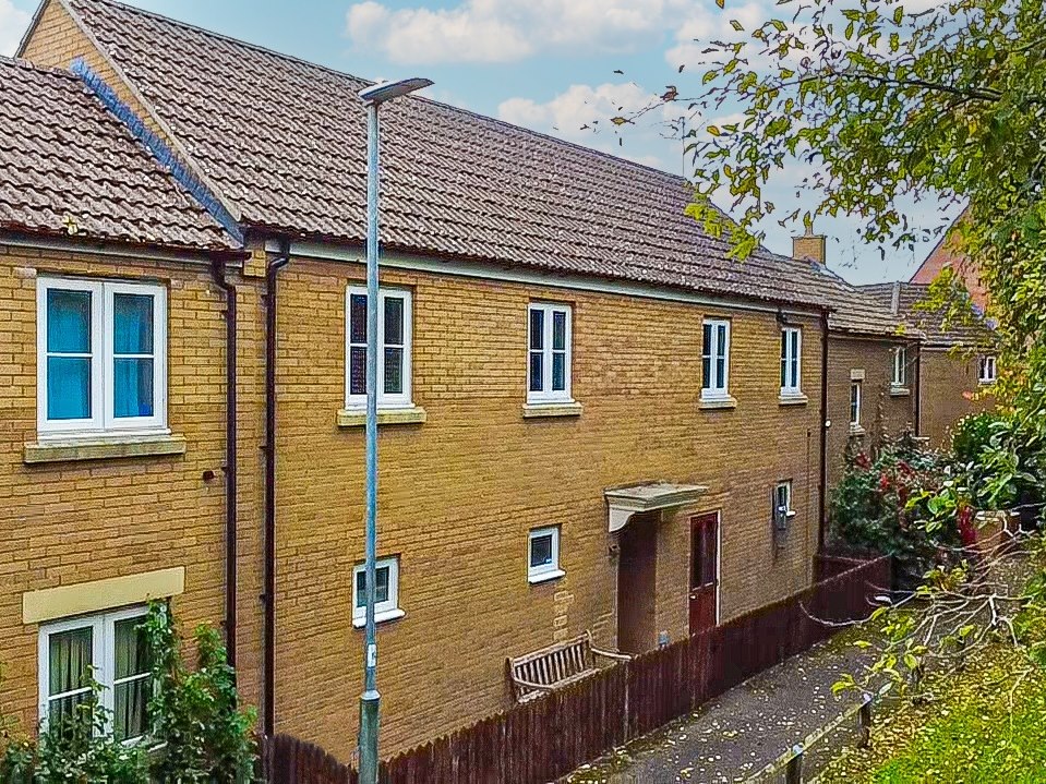2 bedroom House (unspecified) Under Offer