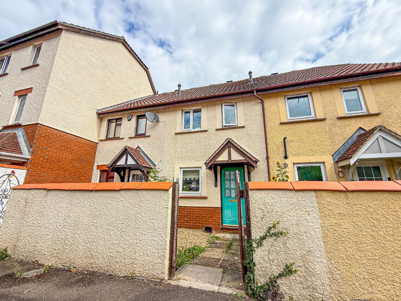 2 bedroom House (unspecified) Under Offer