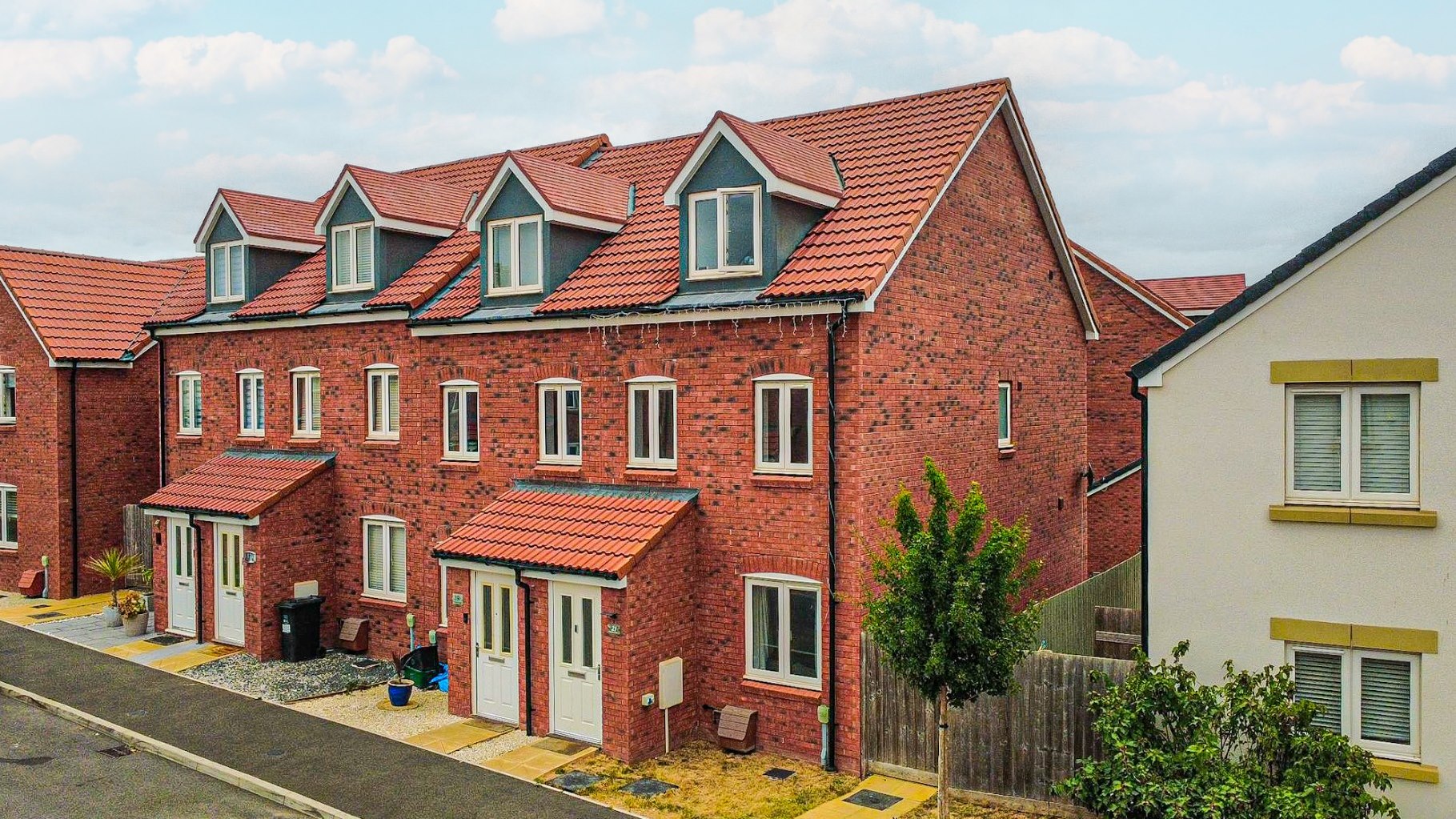 3 bedroom House (unspecified) Under Offer