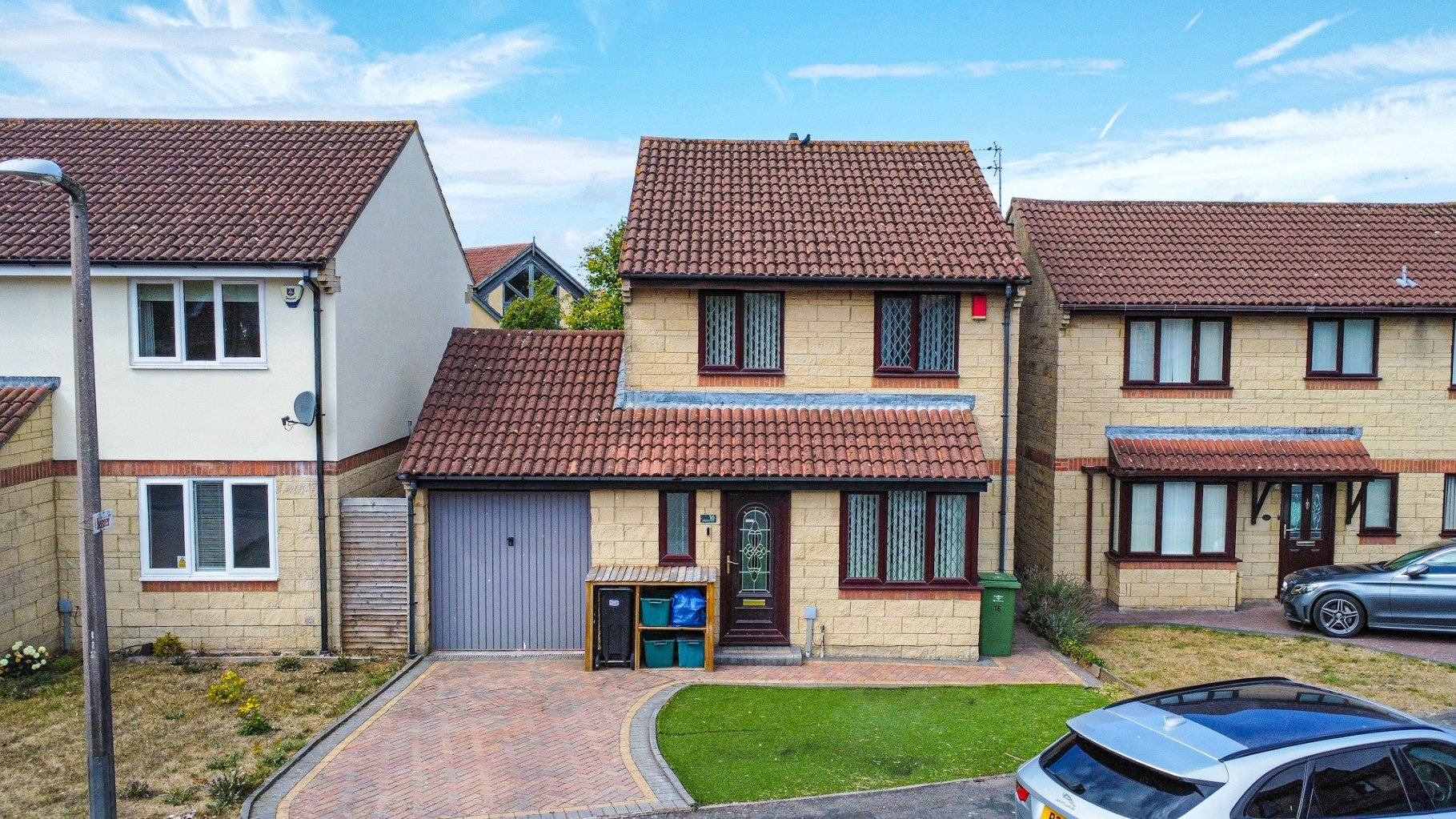3 bedroom Detached house Under Offer