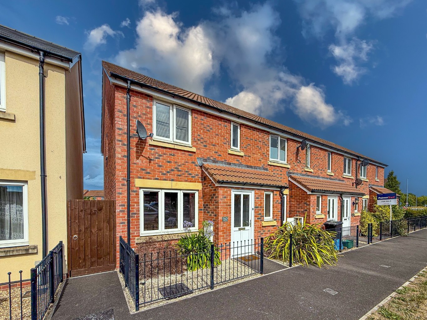3 bedroom Semi-detached house Let