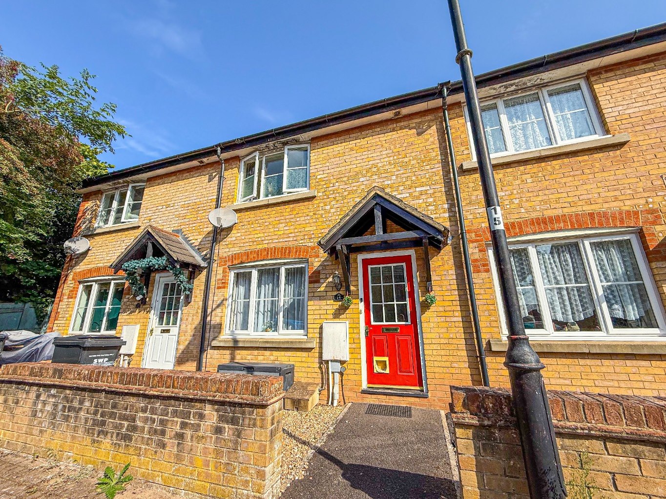 2 bedroom House (unspecified) Under Offer