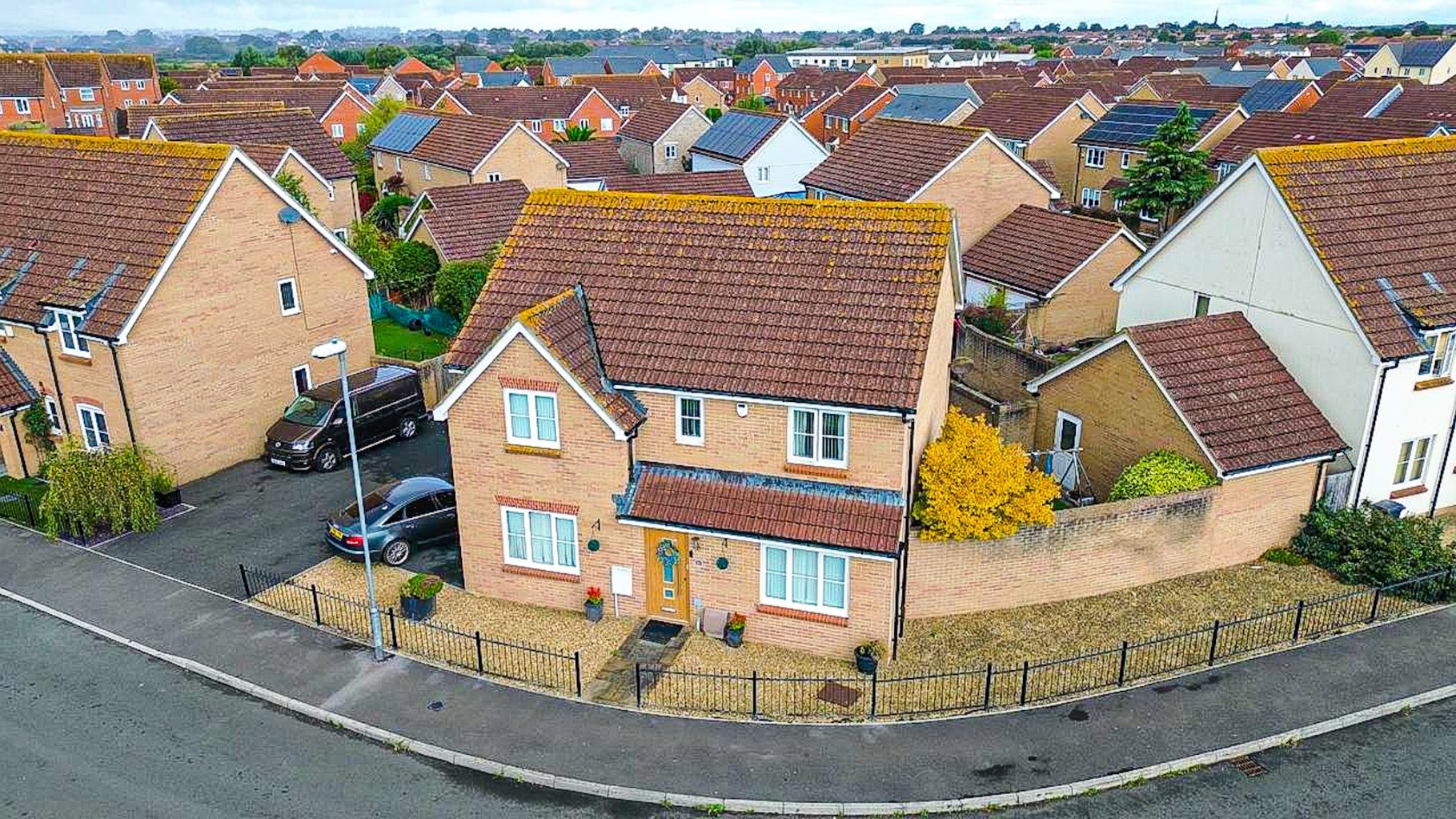 4 bedroom Detached house Under Offer