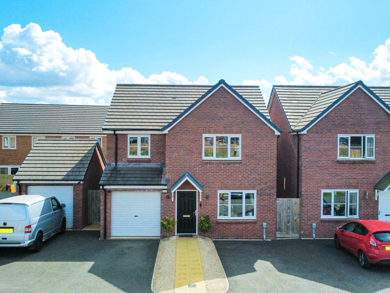 4 bedroom Detached house Under Offer