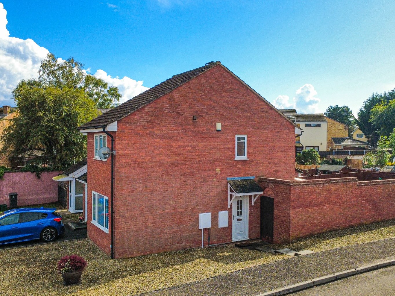 2 bedroom House (unspecified) Under Offer