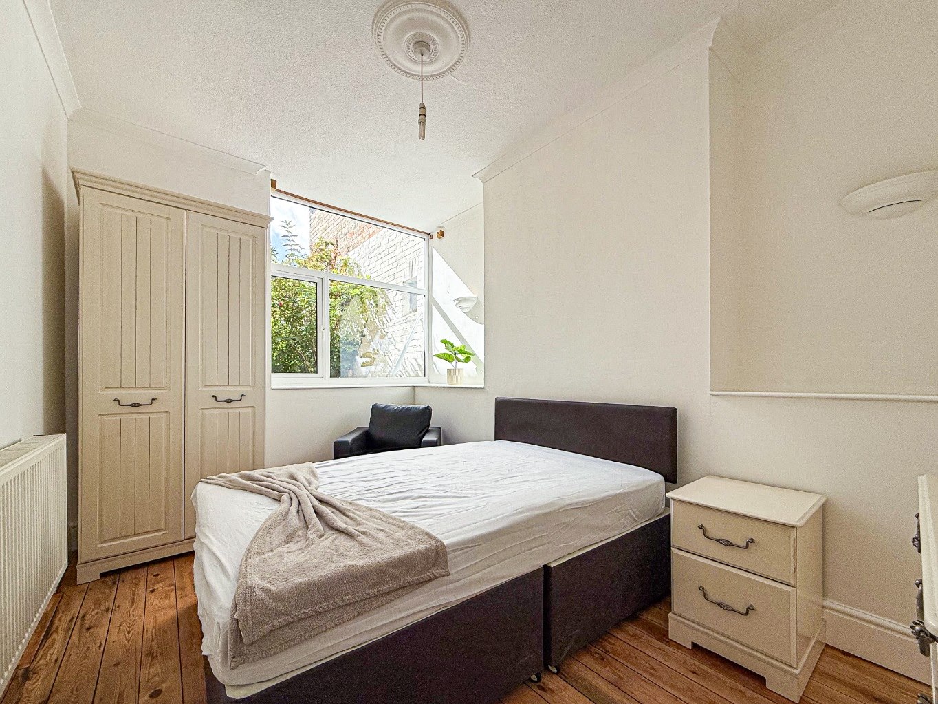 1 bedroom House (unspecified) Let