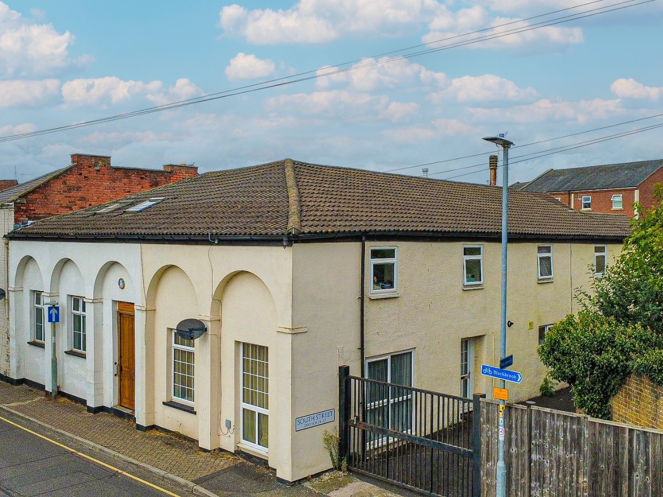 2 bedroom House (unspecified) For Sale