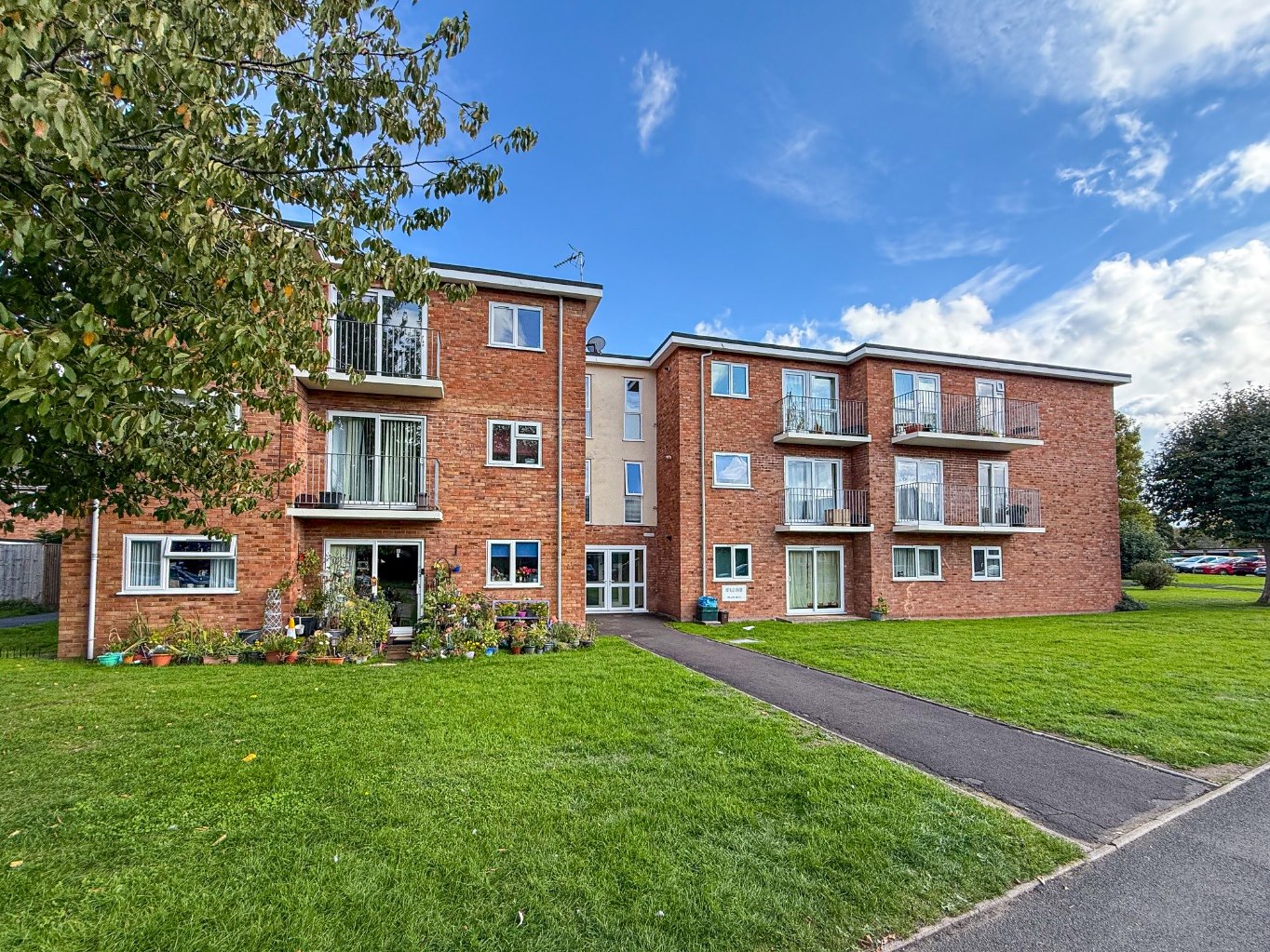 2 bedroom Apartment Let