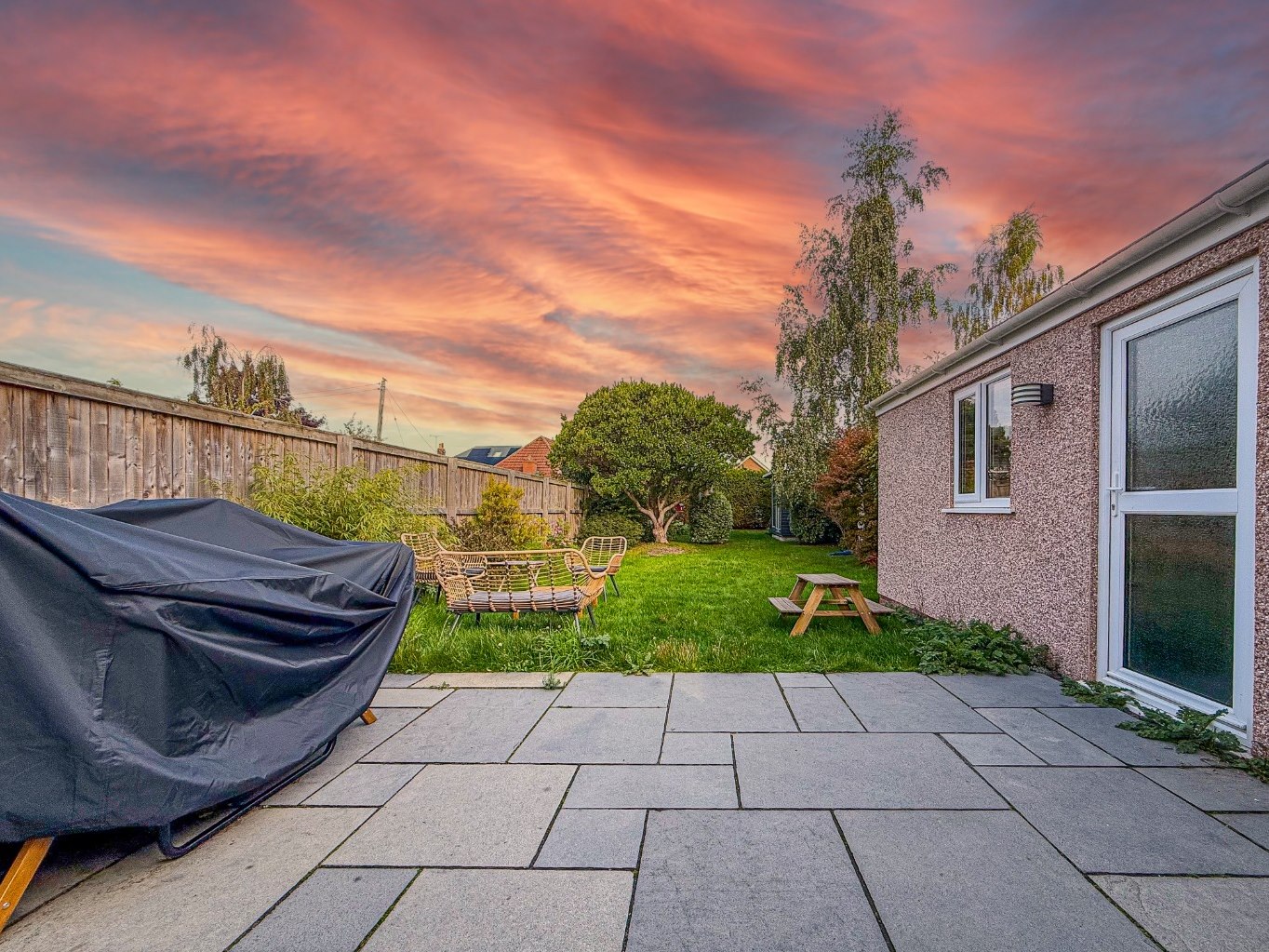 3 bedroom Semi-detached house Let