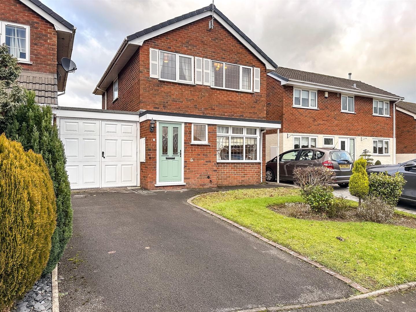 3 bedroom Link detached house Under Offer