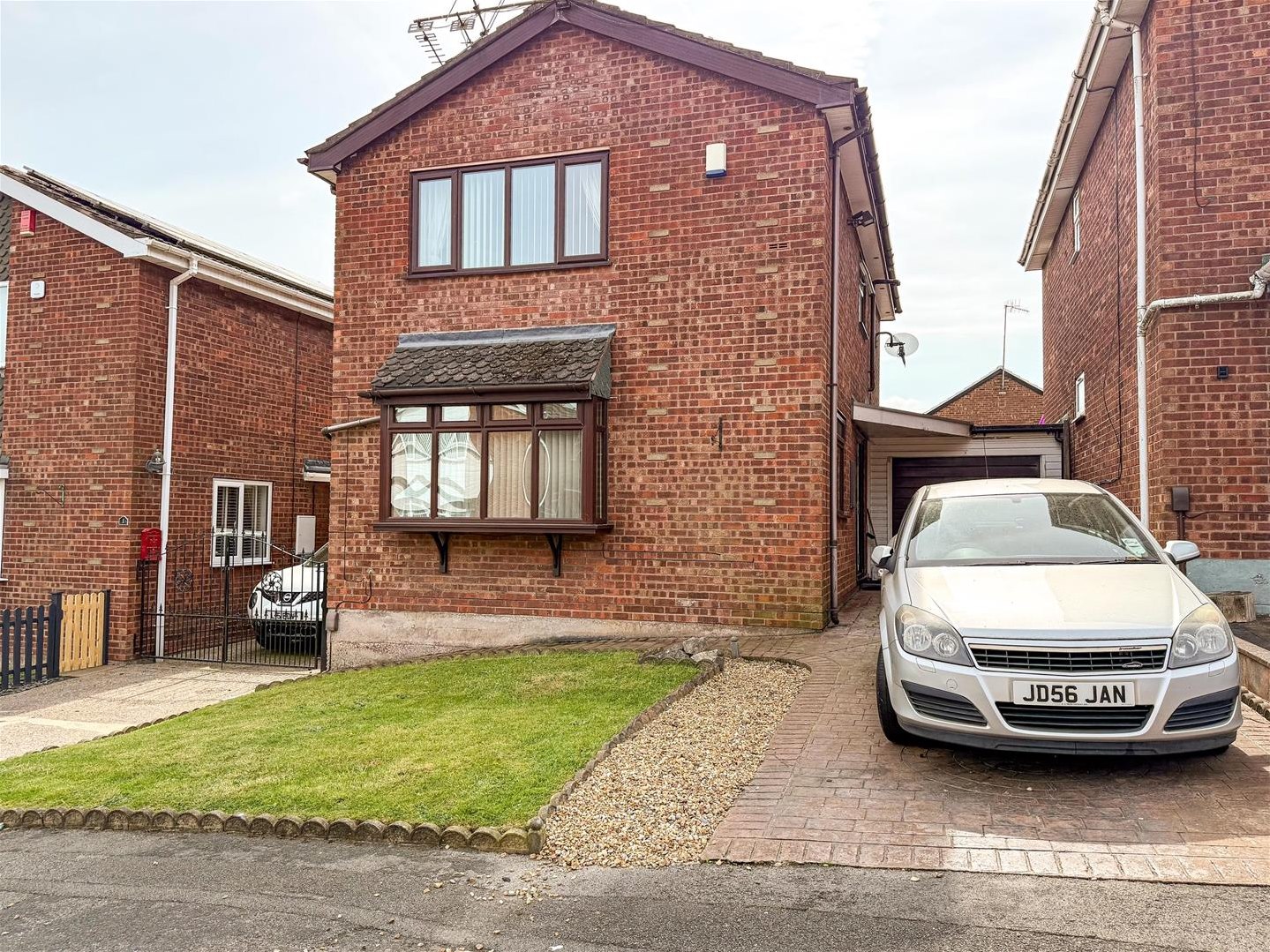 3 bedroom Link detached house For Sale