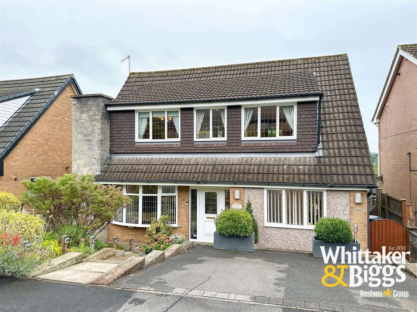3 bedroom Link detached house Under Offer