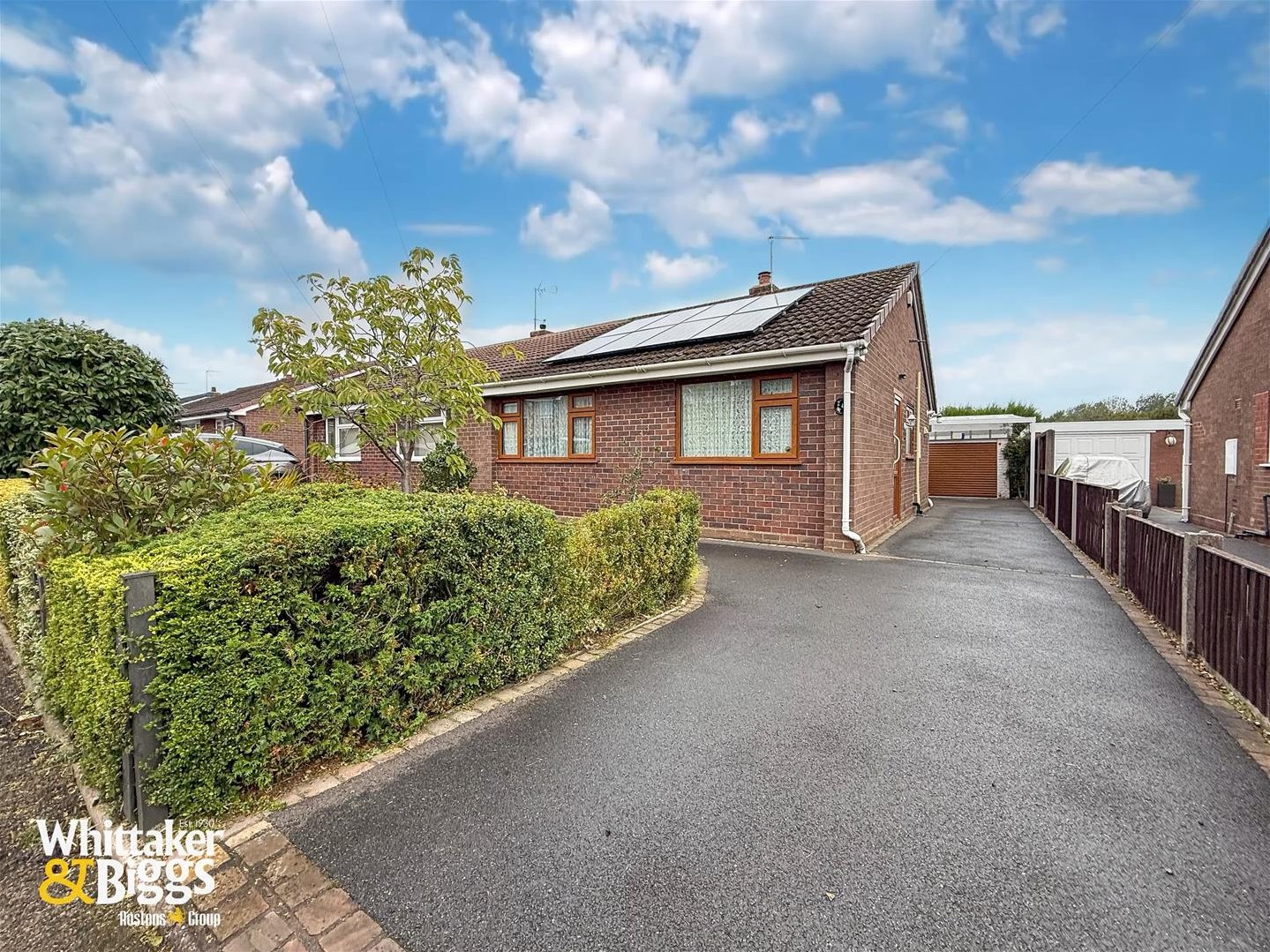2 bedroom Semi-detached house Under Offer