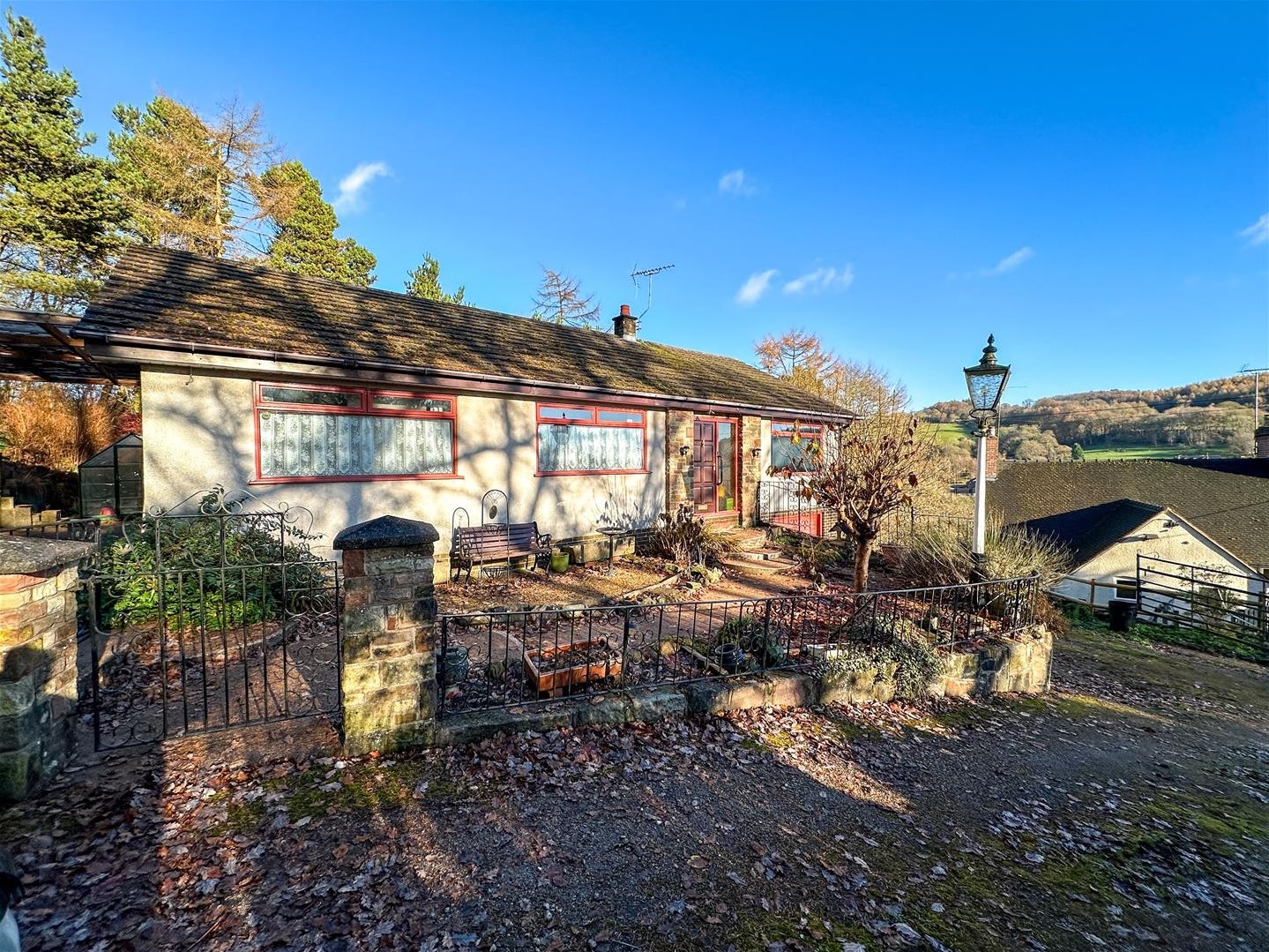 2 bedroom Detached bungalow Under Offer