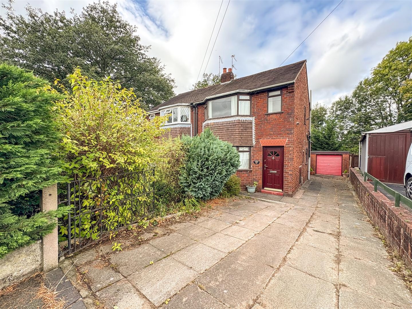 2 bedroom Link detached house Under Offer