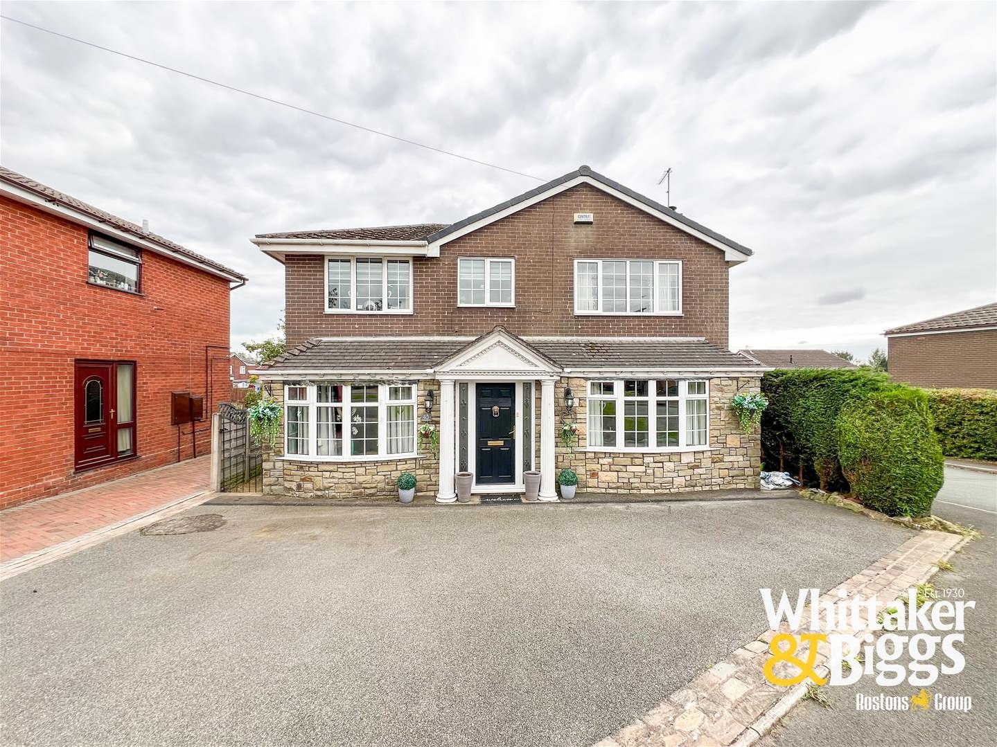 4 bedroom Link detached house Under Offer