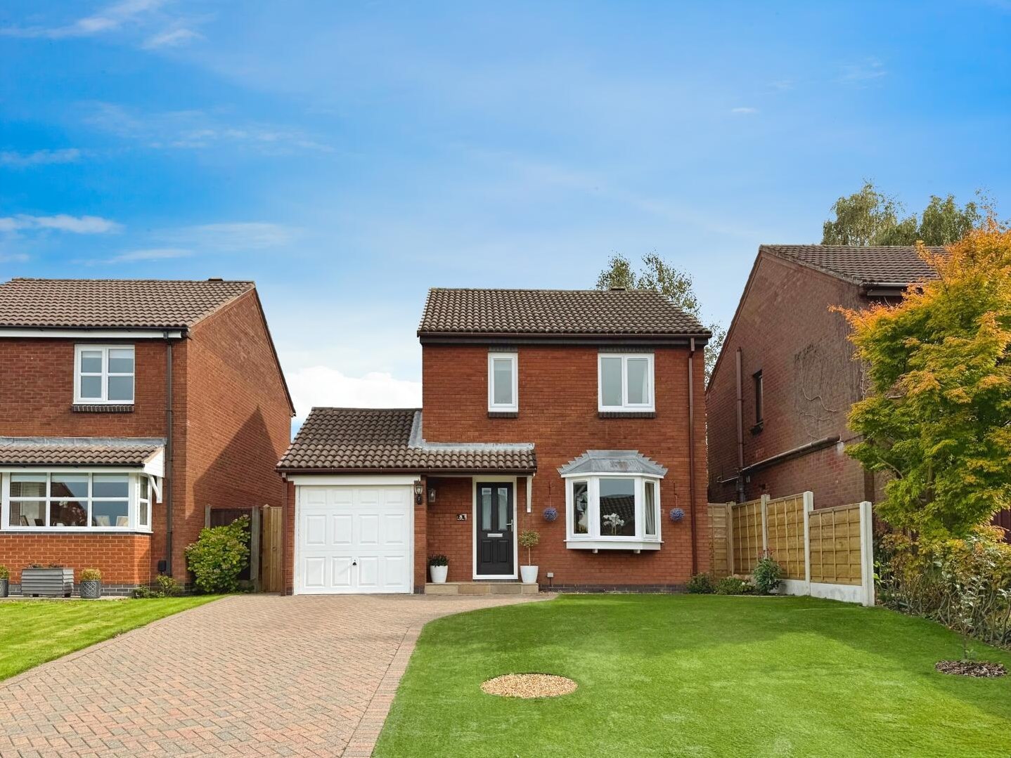 3 bedroom Link detached house For Sale