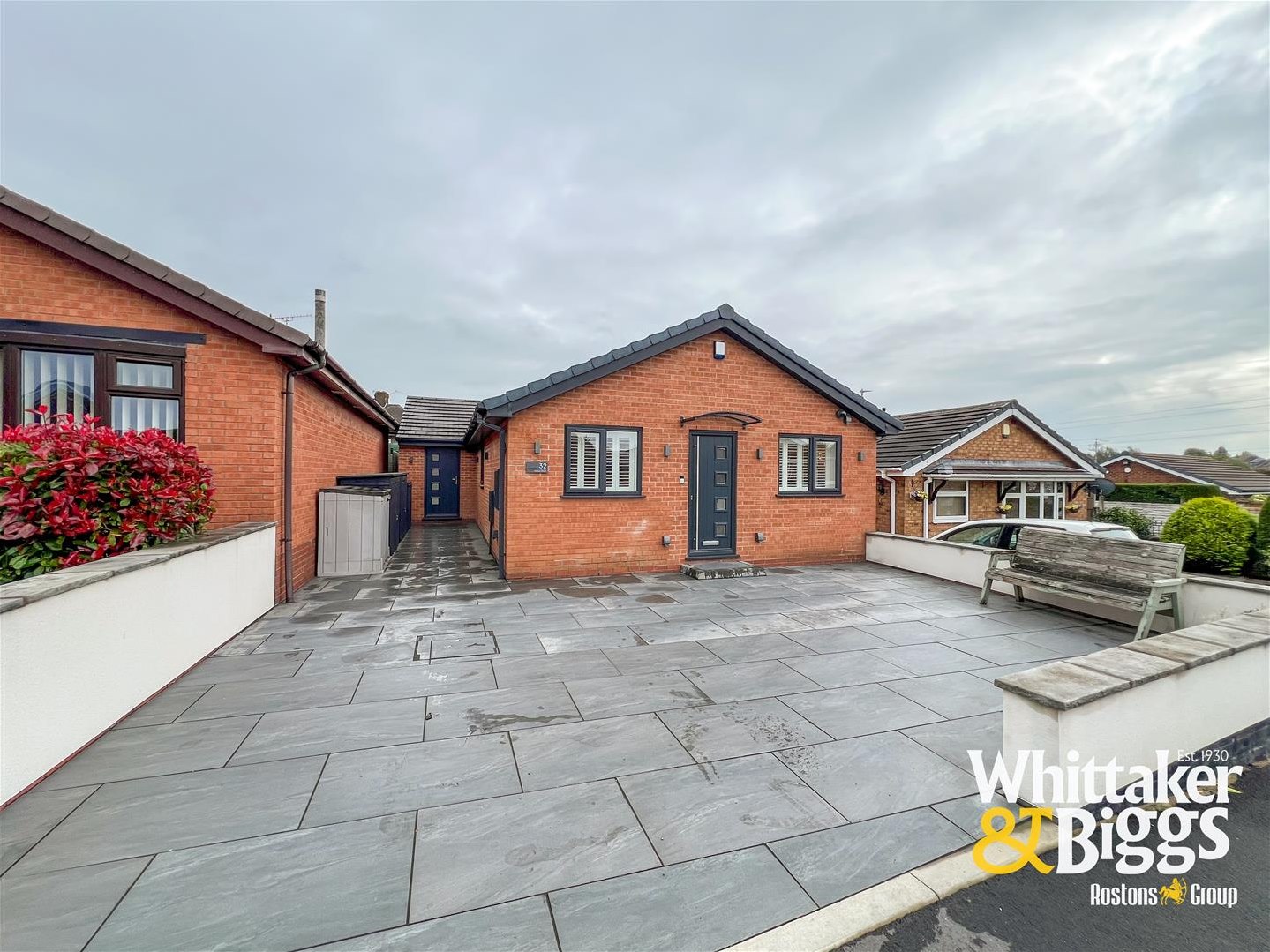 3 bedroom Detached bungalow Under Offer