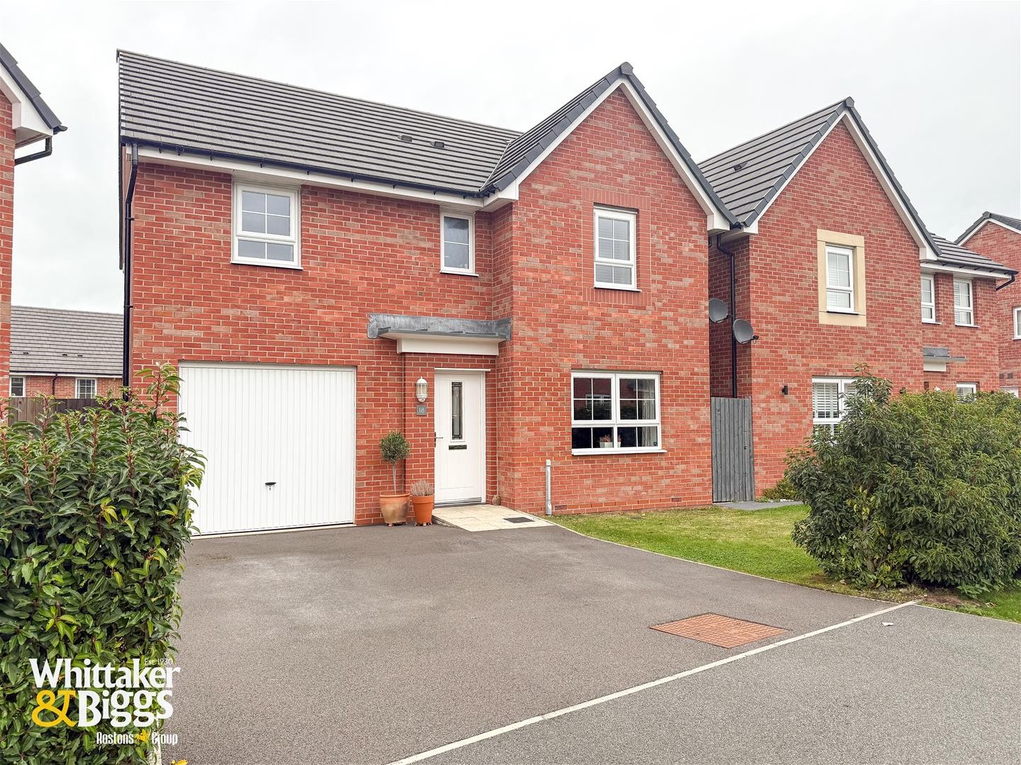 4 bedroom Link detached house Under Offer