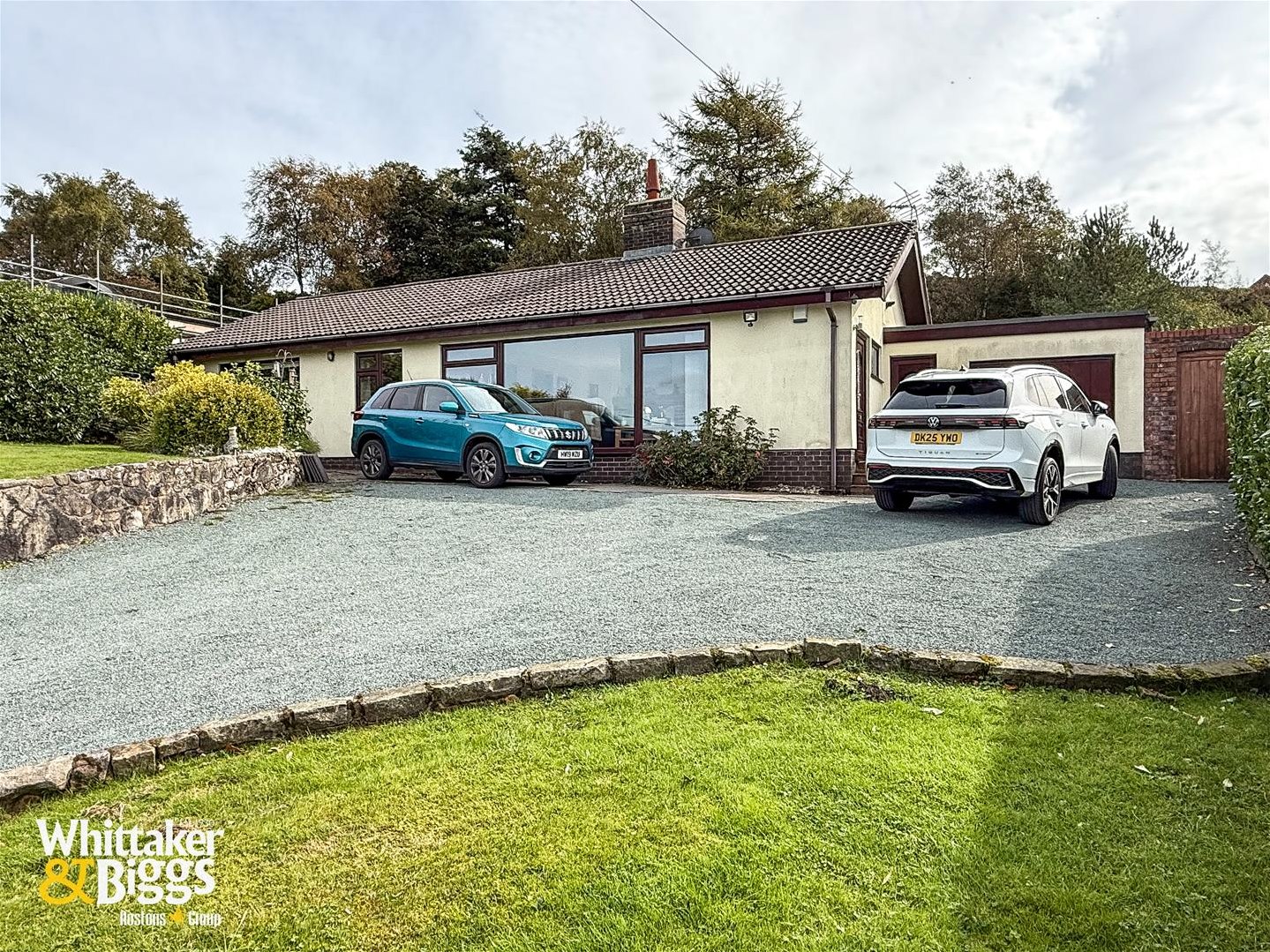 4 bedroom Detached bungalow For Sale
