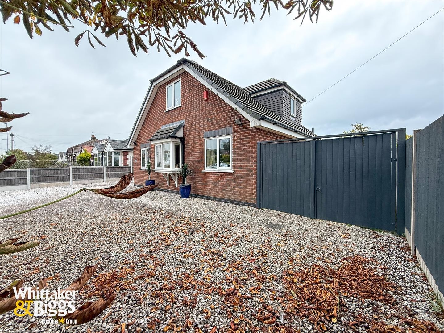 3 bedroom Link detached house For Sale