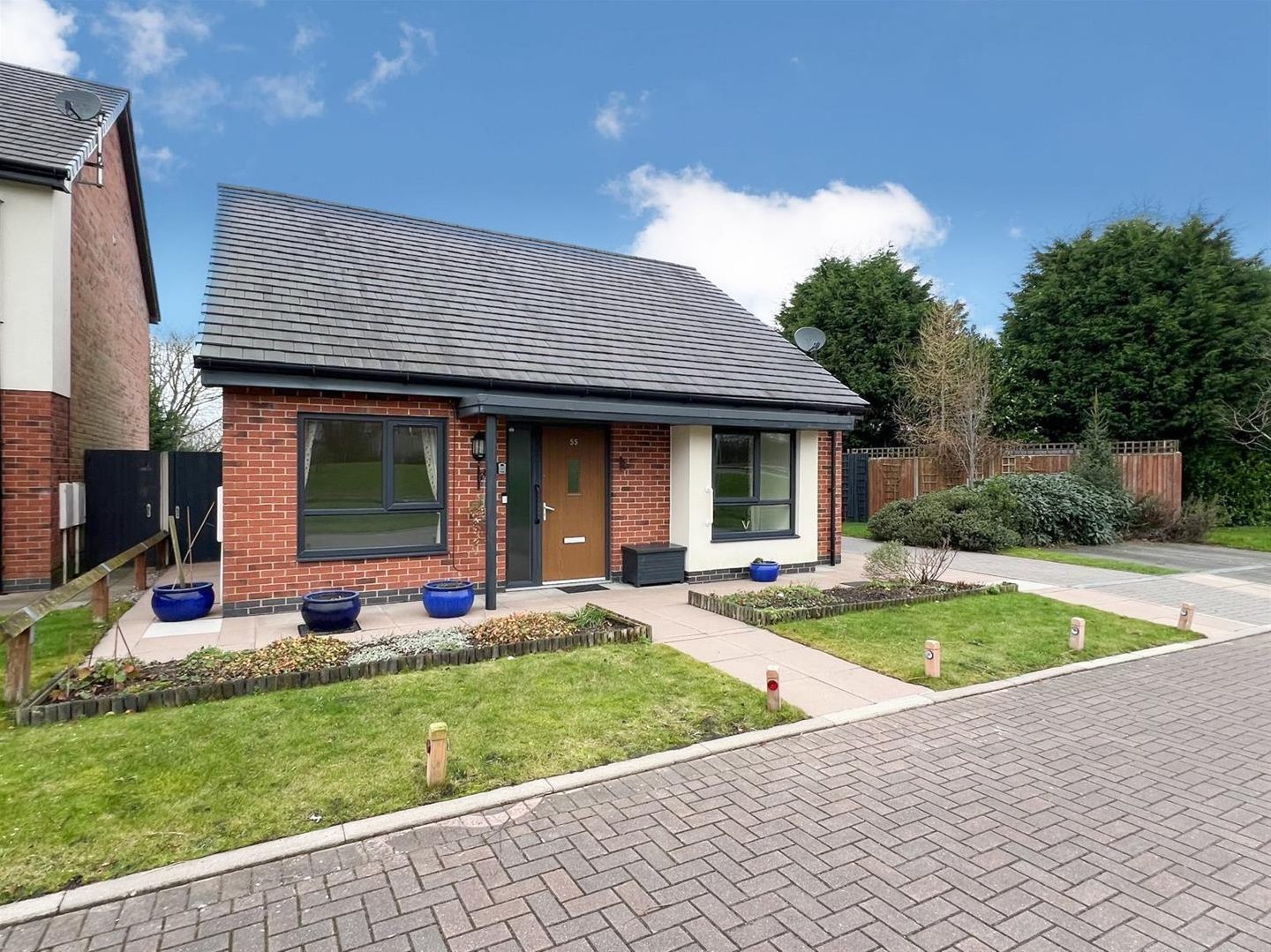 2 bedroom Detached bungalow Under Offer