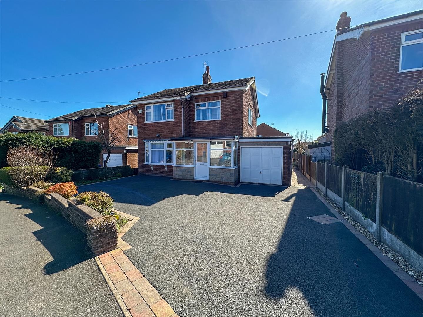 3 bedroom Link detached house Under Offer