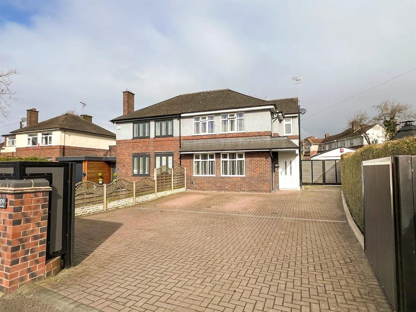 3 bedroom Semi-detached house For Sale