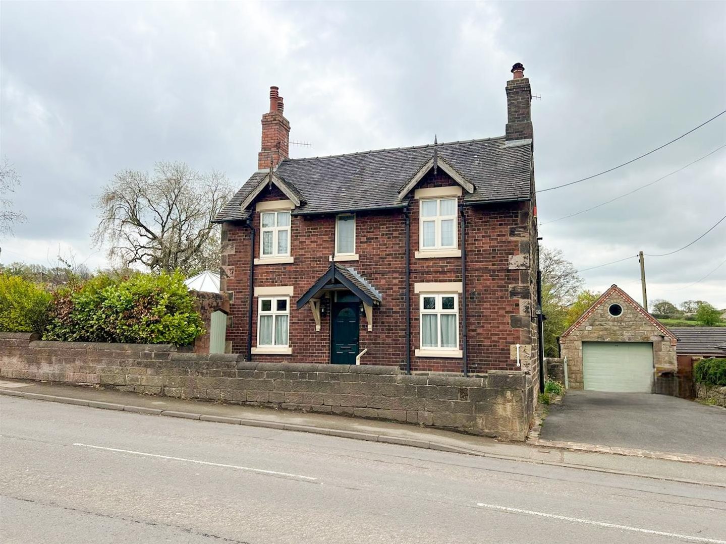 3 bedroom Cottage For Sale
