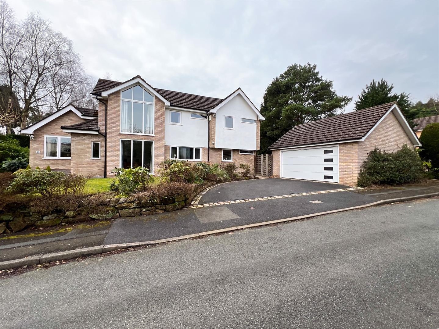 4 bedroom Link detached house Under Offer