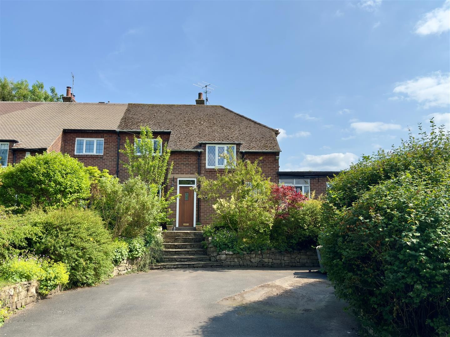 3 bedroom Semi-detached house Under Offer