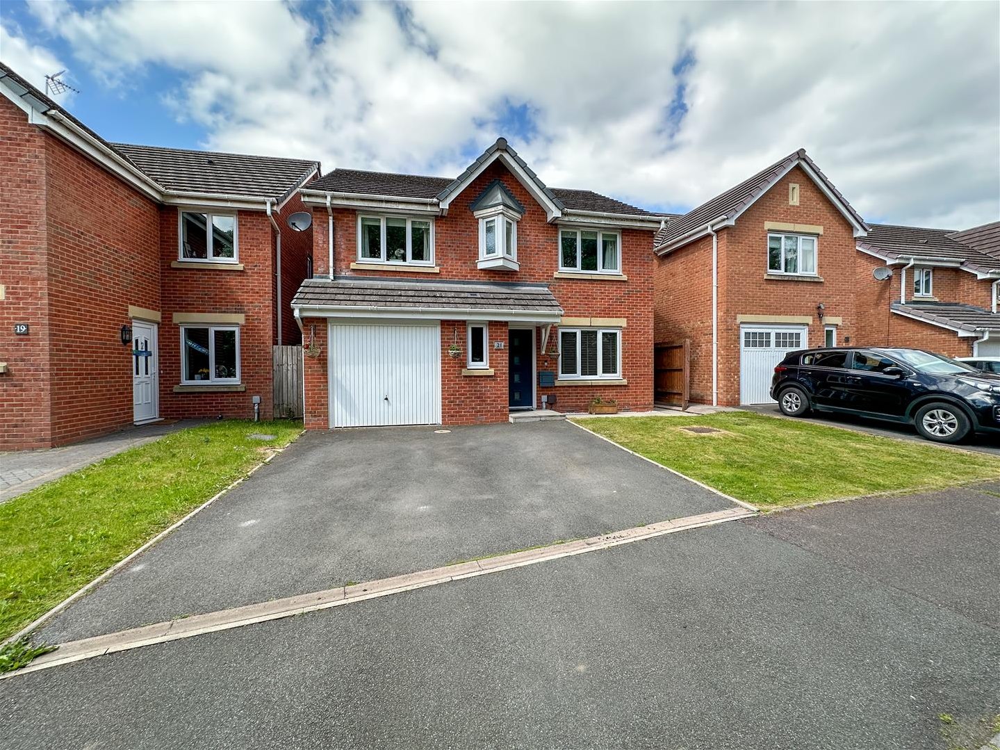 4 bedroom Link detached house Under Offer