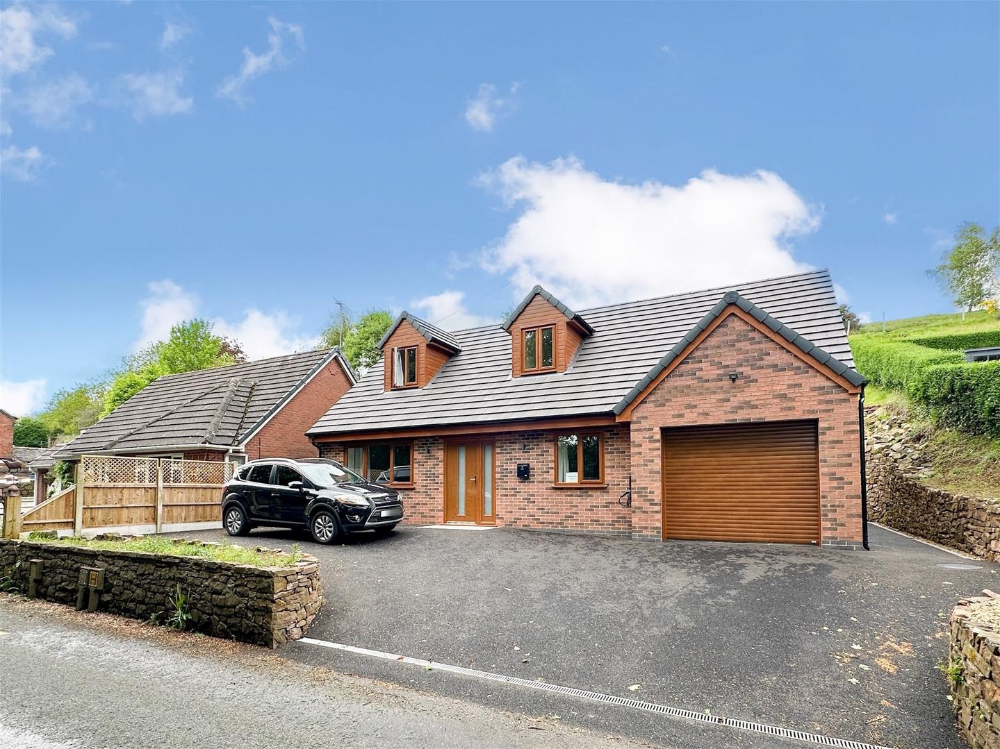 3 bedroom Link detached house For Sale