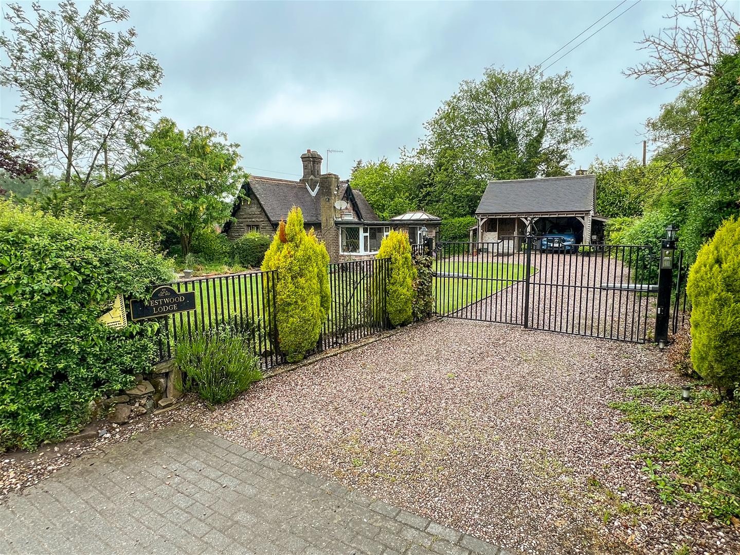 3 bedroom Detached bungalow Under Offer