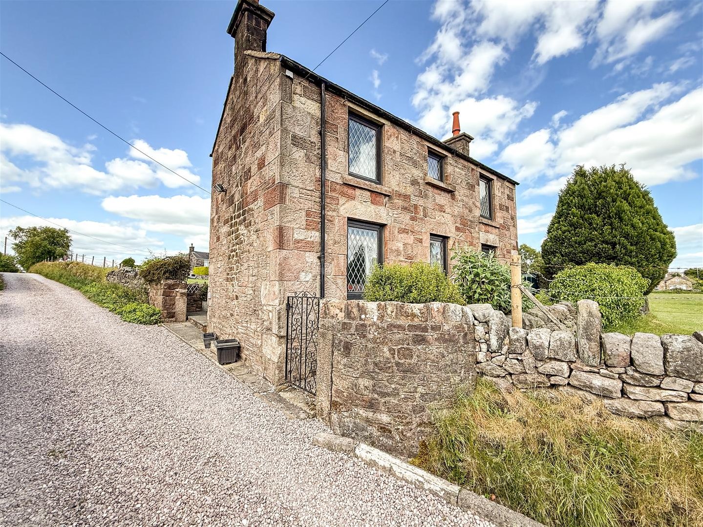 2 bedroom Cottage For Sale