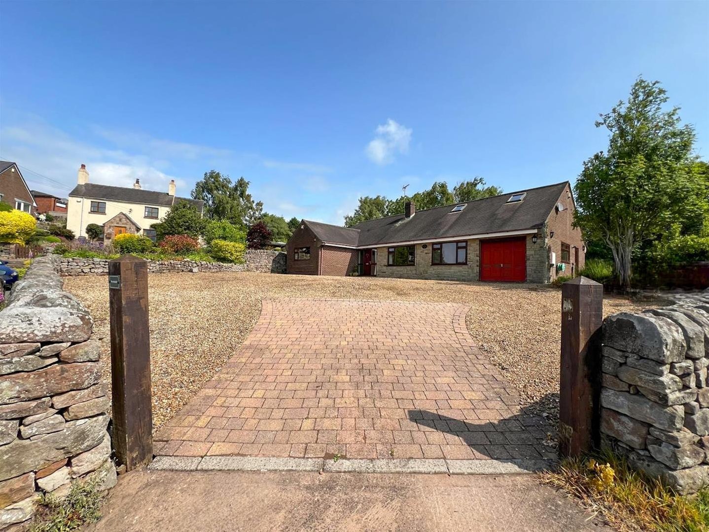 3 bedroom Detached bungalow Under Offer