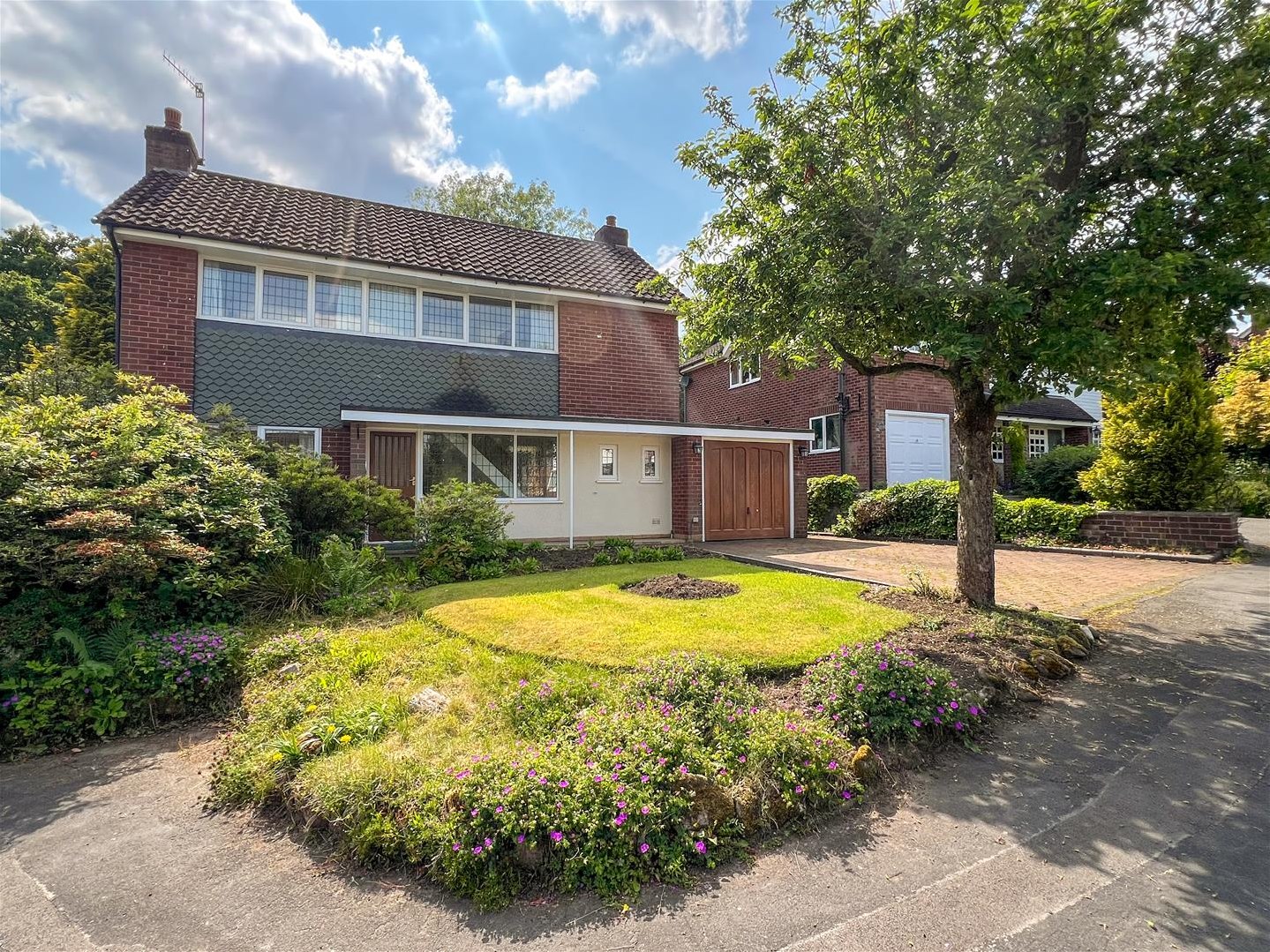 3 bedroom Link detached house Under Offer