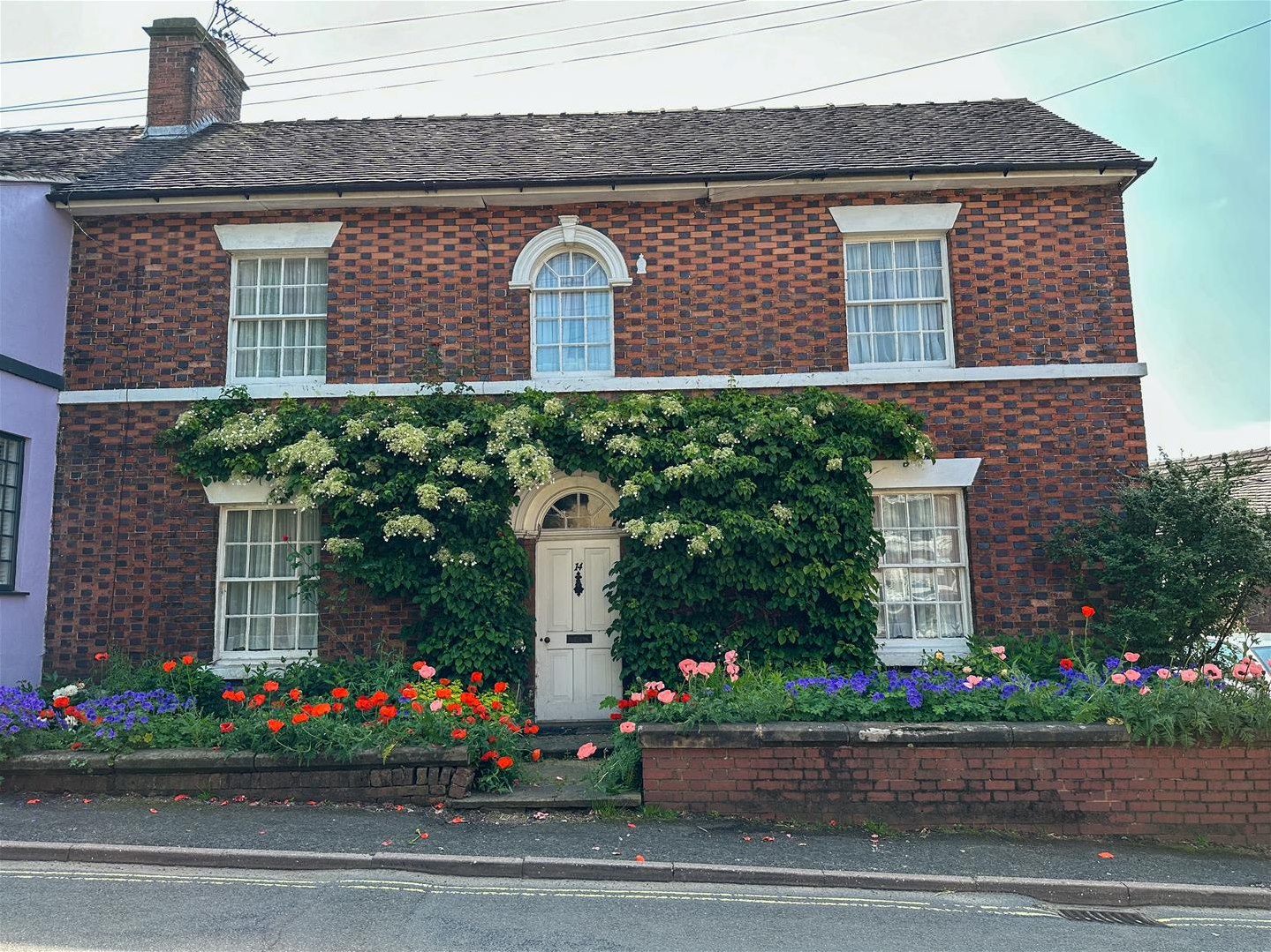 3 bedroom Semi-detached house Under Offer