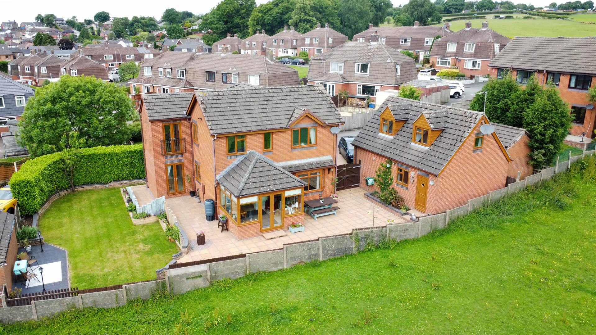 4 bedroom Link detached house Under Offer