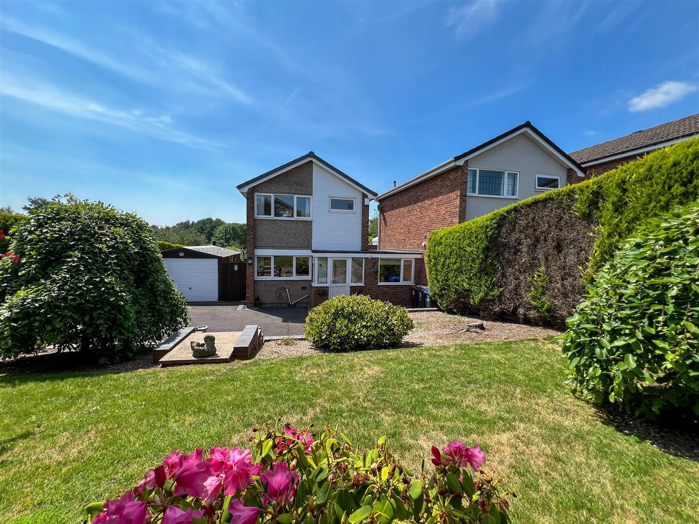 3 bedroom Link detached house Under Offer