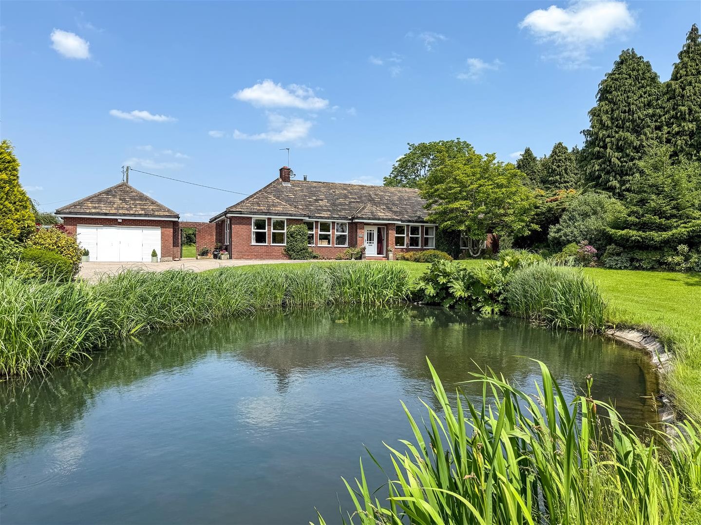 5 bedroom Cottage For Sale
