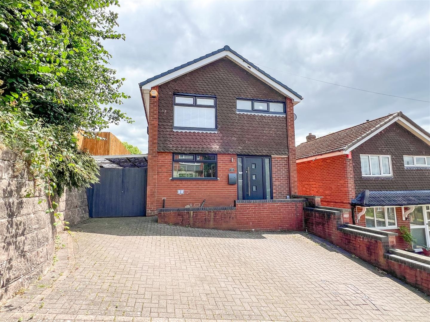 3 bedroom Link detached house Under Offer