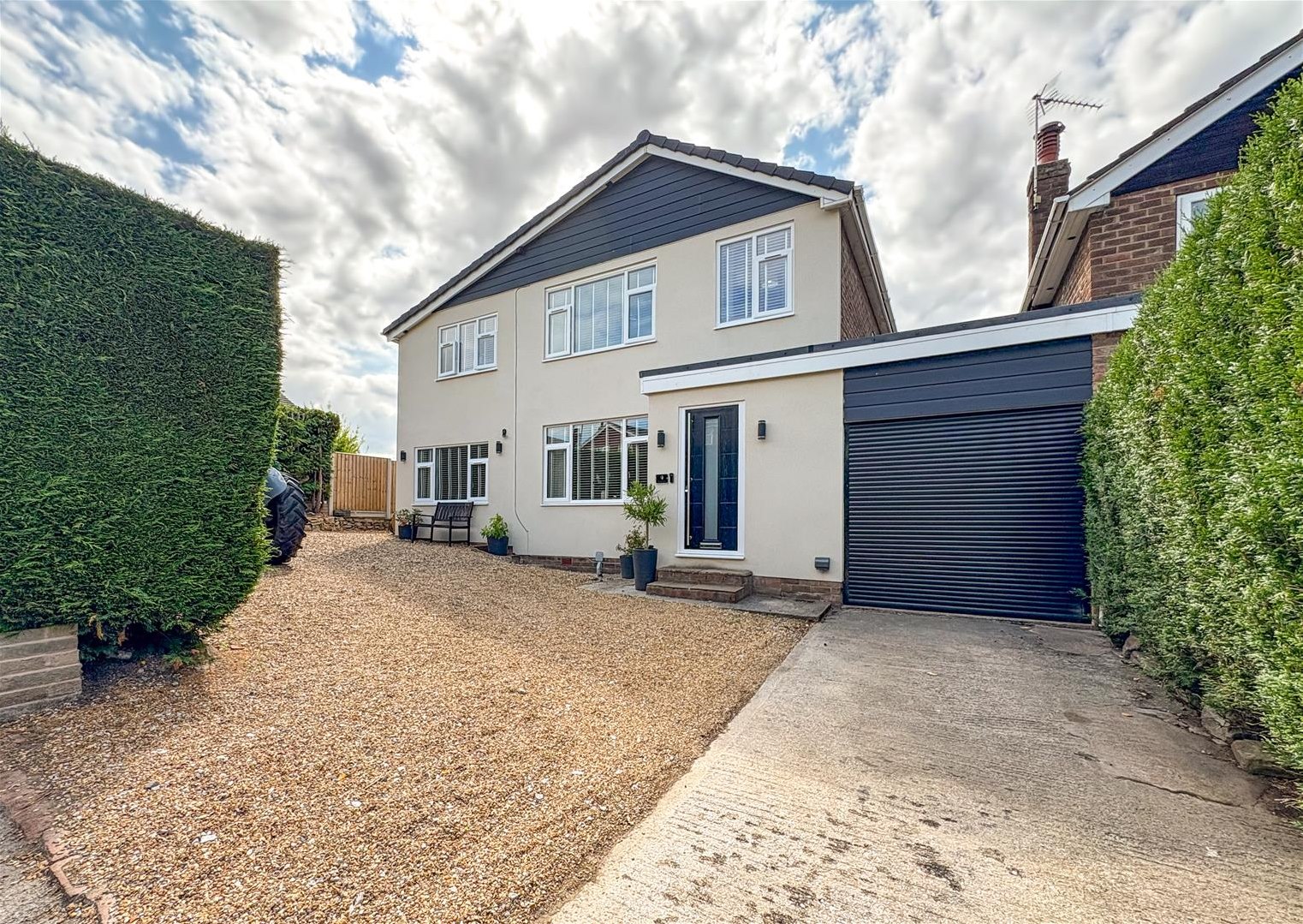 4 bedroom House (unspecified) Under Offer